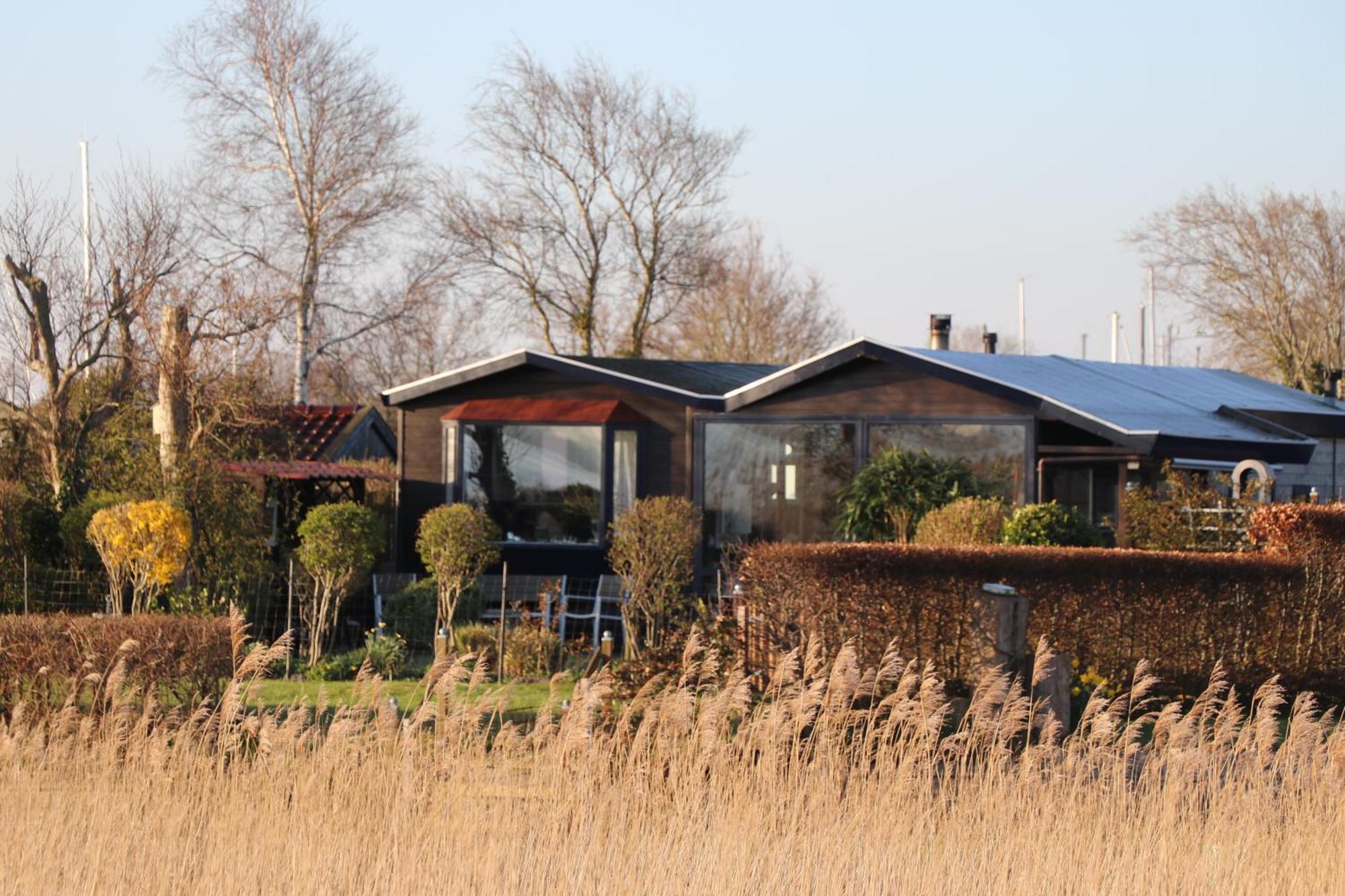 House Marijke With Winter Garden And Direct Access To The Lauwersmeer Anjum Esterno foto